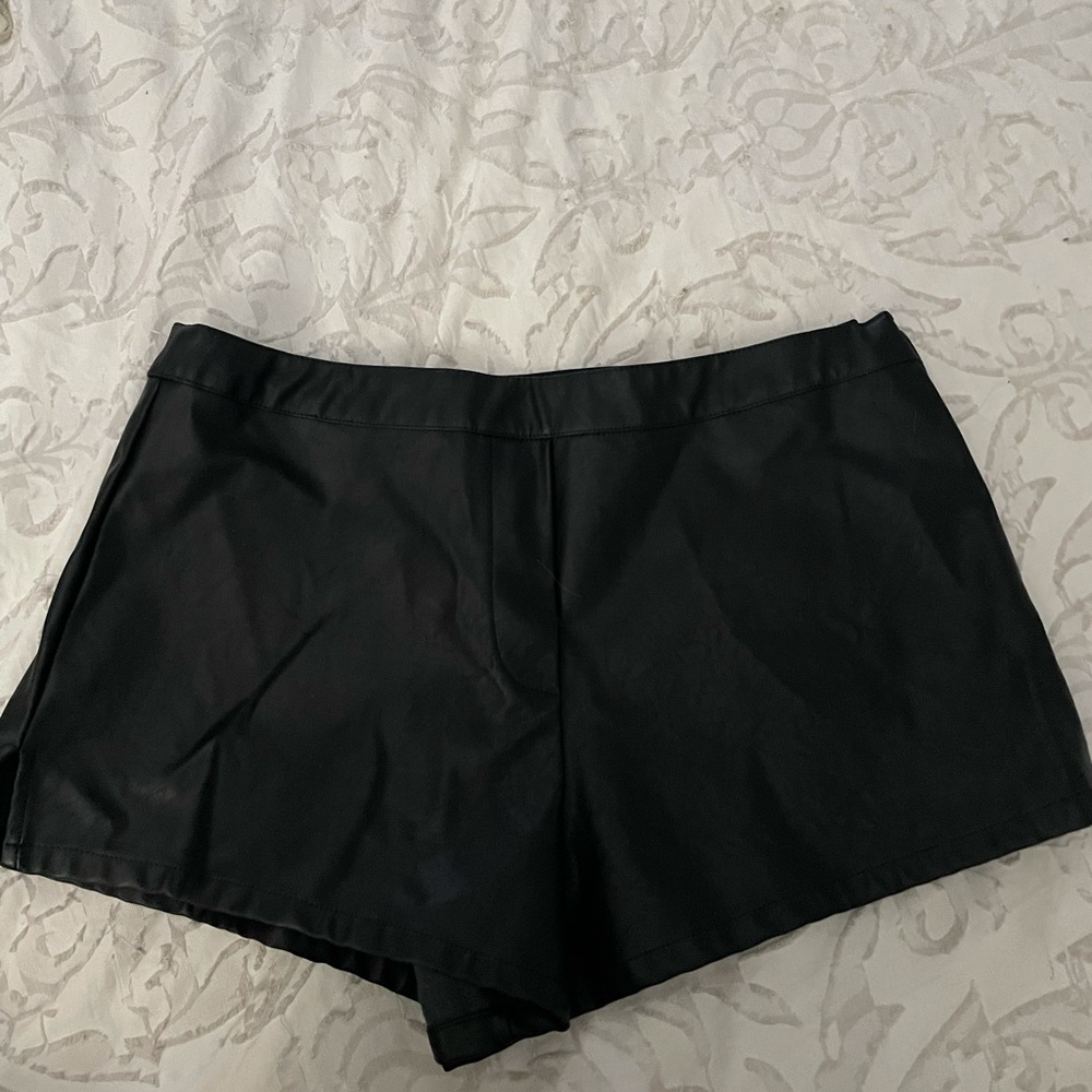 Women's Victoria Secret black faux leather shorts, Size small.